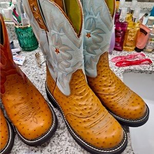 Womens cowboy boots size 7.5